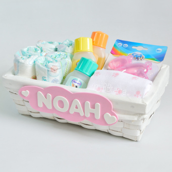 cesta de bebé con pañales